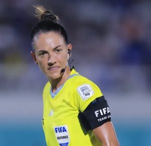 Árbitra de Três Lagoas-MS é eleita melhor WAR do campeonato paulista de futebol Árbitra de Três Lagoas-MS é eleita melhor WAR do campeonato paulista de futebol