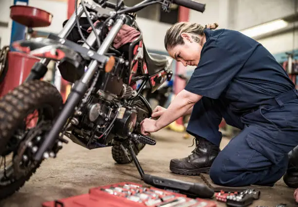Conheça 5 motivos para escolher oficina de moto em Três Lagoas em 2025 e veja como manter sua moto segura e bem cuidada.