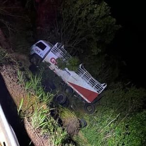 Caminhoneiro vitima de acidente na BR-262, em Ribas, será transferido para Três Lagoas Caminhoneiro vitima de acidente na BR-262, em Ribas, será transferido para Três Lagoas