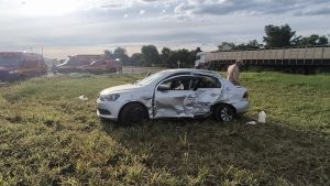 Motorista provoca acidente na BR-262, após manobra para acessar posto de combustível