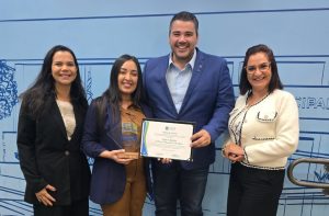 Câmara de Três Lagoas recebe reconhecimento em evento estadual das Escolas do Legislativo Câmara de Três Lagoas recebe reconhecimento em evento estadual das Escolas do Legislativo