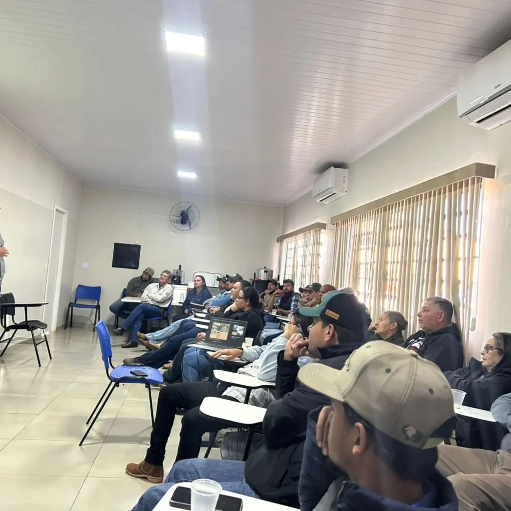Agricultura de Castilho SP promove palestra e reúne mais de 40 produtores em ação sobre irrigação de pastagens 1 Agricultura de Castilho SP, irrigação em pastagens rotacionadas, bovinocultura leiteira, pecuária em Castilho, palestra técnica agrícola, produtores rurais Castilho SP, irrigação sustentável Castilho, manejo de pastagens irrigadas, desenvolvimento rural Castilho, Secretaria da Agricultura de Castilho SP,