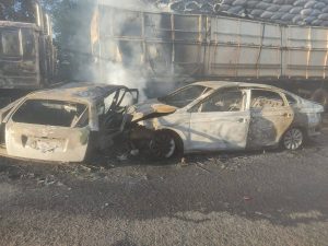 Colisão entre carreta e dois carros deixa um morto e interdita BR-262 por horas Colisão entre carreta e dois carros deixa um morto e interdita BR-262 por horas