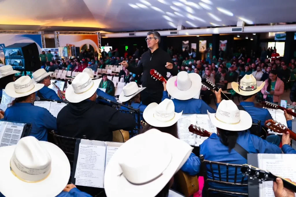 Orquestra de Violeiros de Castilho SP emociona público na SIPATR 2025 com mais de 40 talentos locais 2 Orquestra de Violeiros de Castilho SP, Orquestra de Violeiros, SIPATR 2025 Eldorado, cultura de Castilho, música caipira Castilho, Marcelo Careira, Ne Adono, SIPATR Três Lagoas, Orquestra Castilho SP, cultura Castilho SP,