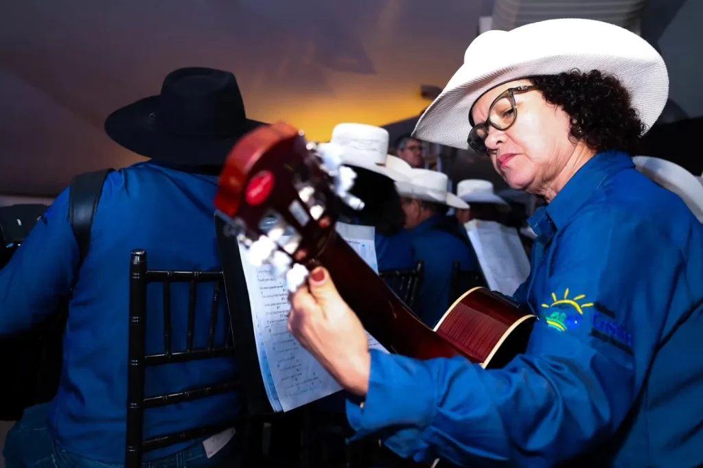 Orquestra de Violeiros de Castilho SP emociona público na SIPATR 2025 com mais de 40 talentos locais 8 Orquestra de Violeiros de Castilho SP, Orquestra de Violeiros, SIPATR 2025 Eldorado, cultura de Castilho, música caipira Castilho, Marcelo Careira, Ne Adono, SIPATR Três Lagoas, Orquestra Castilho SP, cultura Castilho SP,