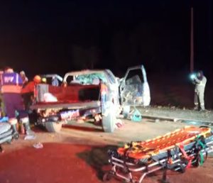 Colisão frontal entre caminhonetes deixa casal de idosos ferido na BR-158, em Três Lagoas, na noite desta quarta-feira