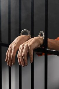Homem é preso em flagrante por manter companheira em cárcere privado em Água Clara