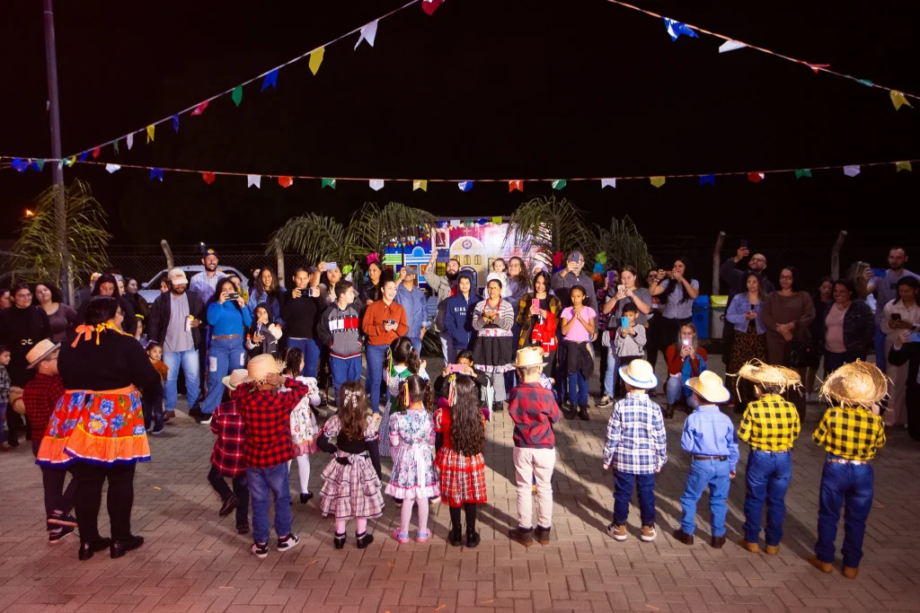 Festa Julina da Feirinha do Produtor de Castilho SP tem danças e show do Grupo do Mato que agitou mais de 4 escolas 33 Festa Julina da feirinha do produto de Castilho SP 2025 33