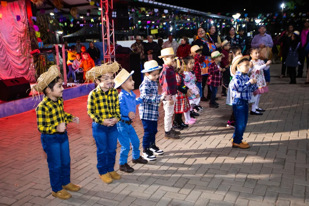 Festa Julina da Feirinha do Produtor de Castilho SP tem danças e show do Grupo do Mato que agitou mais de 4 escolas 9 Festa Julina da feirinha do produto de Castilho SP 2025 9