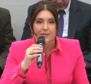 “Se isso é discurso de esquerda, tenho que me considerar de esquerda”, declarou Simone Tebet sobre cobrar 10% sobre rendas mais altas “Se isso é discurso de esquerda, tenho que me considerar de esquerda”, declarou Simone Tebet sobre cobrar 10% sobre rendas mais altas