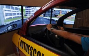 Governo elabora proposta que visa acabar com exigência de autoescolas para tirar CNH Governo elabora proposta que visa acabar com exigência de autoescolas para tirar CNH