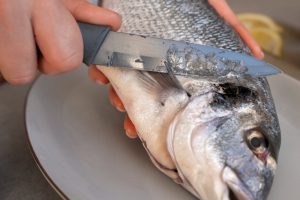 Em Três Lagoas, mulher morre engasgada com espinha de peixe, que perfurou seu esôfago Em Três Lagoas, mulher morre engasgada com espinha de peixe, que perfurou seu esôfago