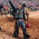 Jovem peao de Inocência conquista título nacional em montaria em touros