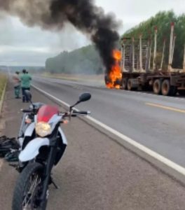 Motociclista herói salva caminhoneiro de incêndio na BR-262, entre Água Clara e Ribas do Rio Pardo