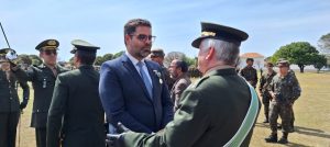 Diretor da Suzano é condecorado com a Medalha Exército Brasileiro em Campo Grande (MS) Diretor da Suzano é condecorado com a Medalha Exército Brasileiro em Campo Grande (MS)