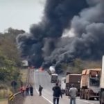 Três carretas se envolveram em acidente na tarde desta quinta-feira (28), na BR-163