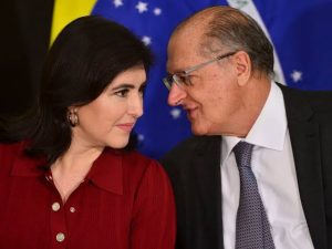 Avião com Skmone Tebet e Alckmin apresenta falha na Colômbia e FAB envia outra aeronave para resgatar comitiva Avião com Skmone Tebet e Alckmin apresenta falha na Colômbia e FAB envia outra aeronave para resgatar comitiva
