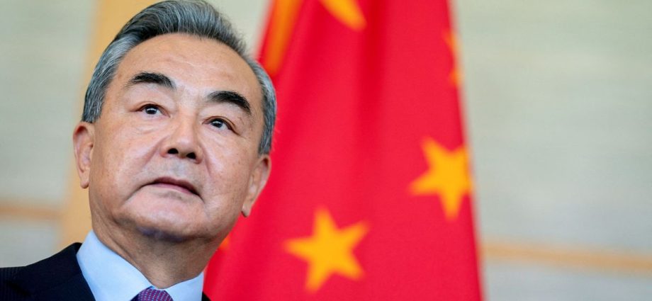 CHINA PROMETE PAPEL CONSTRUTIVO NO IRÃ