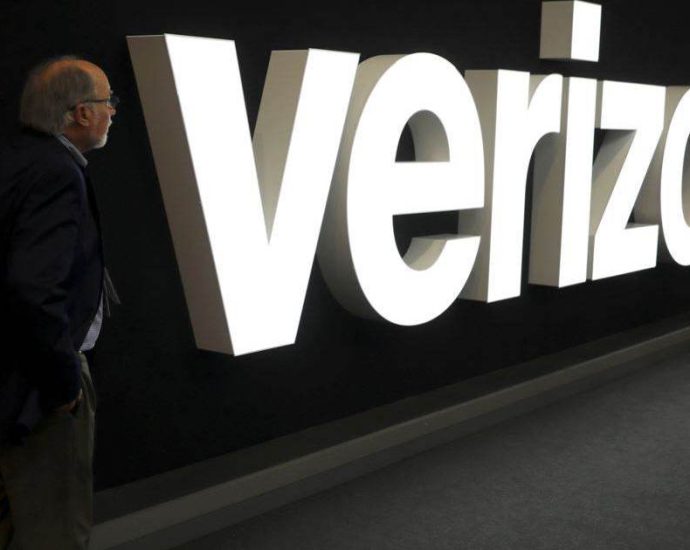 VERIZON: LUCRO CAI PARA US$ 2,34 BILHÕES NO 4º TRIMESTRE