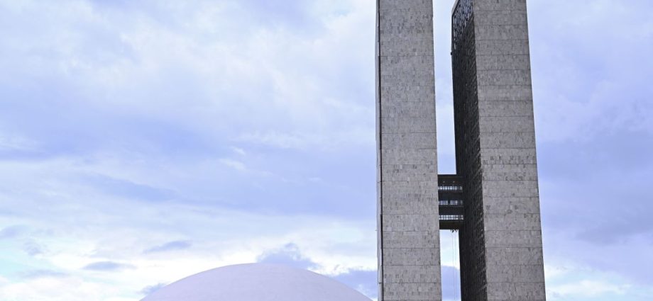 EMENDAS PARLAMENTARES: CONFLITO ENTRE STF E CONGRESSO