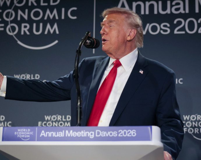 EUROPA DEVE MUDAR PARA NÃO SE AUTO-DESTRUIR