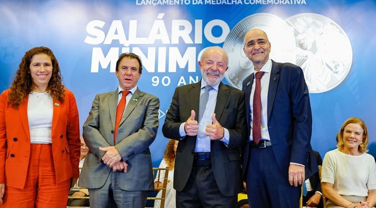 SALÁRIO MÍNIMO: LULA DEFENDE VALORIZAÇÃO CONTÍNUA