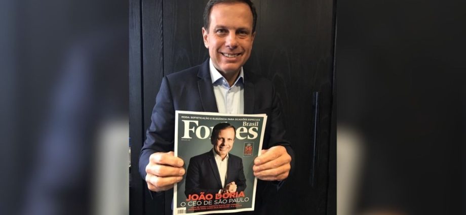 CARLOS BOLSONARO CRITICA TARCÍSIO COM FOTO DE DORIA