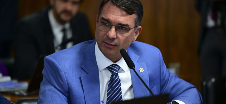 UNIÃO DA DIREITA: FLÁVIO BOLSONARO PEDE APOIO CONTRA O PT