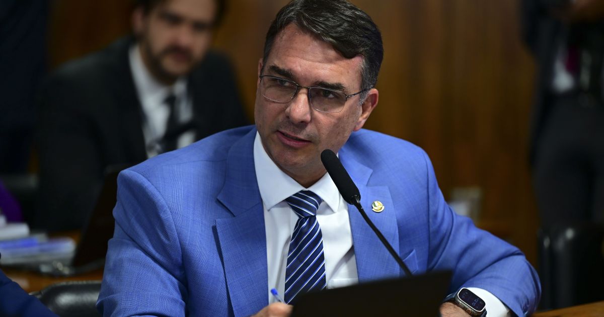 UNIÃO DA DIREITA: FLÁVIO BOLSONARO PEDE APOIO CONTRA O PT