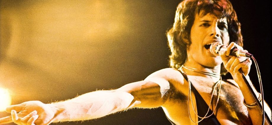 FREDDIE MERCURY: SUPOSTA FILHA FALLECE AOS 48 ANOS