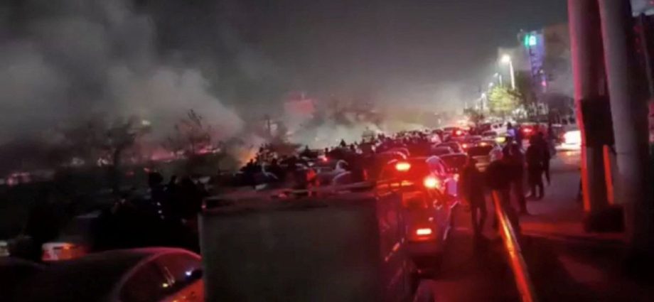 PROTESTOS NO IRÃ: NÚMERO DE MORTOS CHEGA A 5 MIL