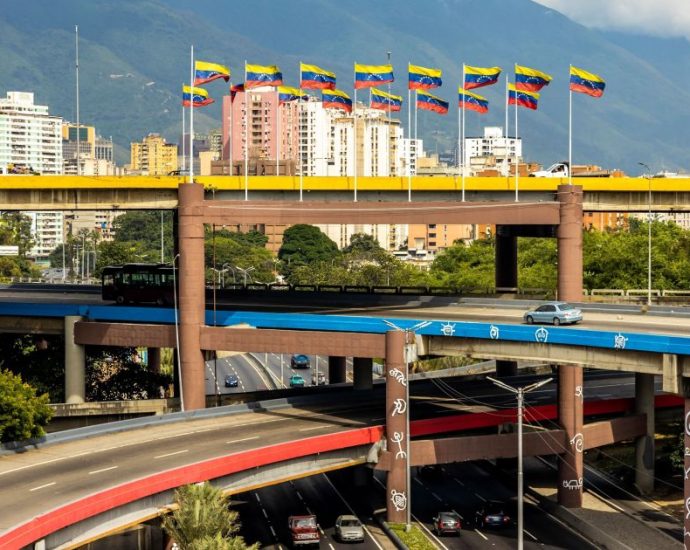 EUA AVALIAM RETORNO À VENEZUELA COM NOVA EQUIPE