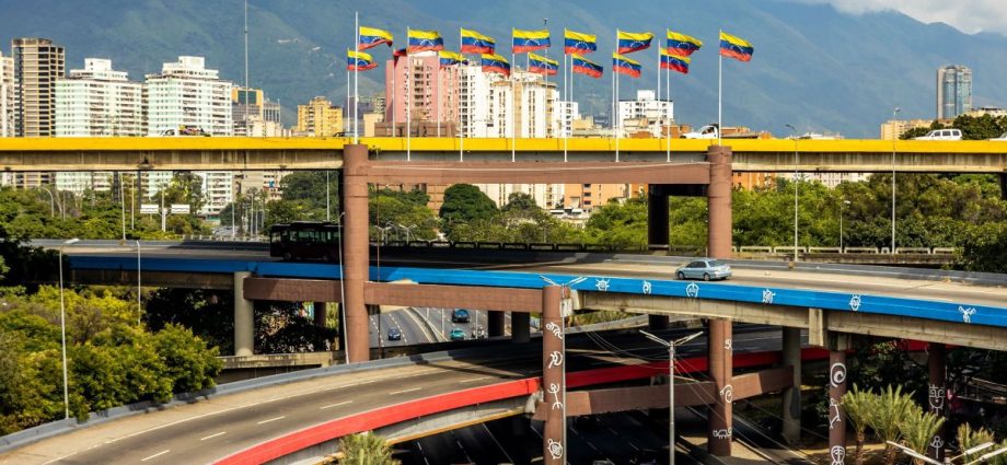 EUA AVALIAM RETORNO À VENEZUELA COM NOVA EQUIPE