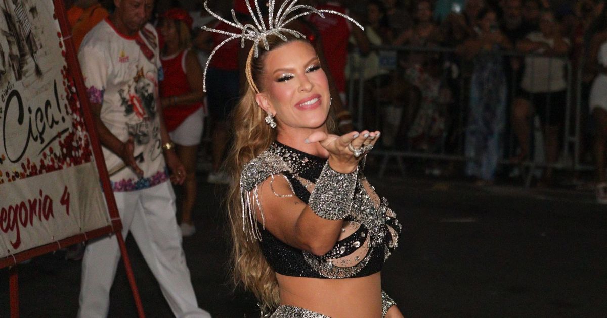 LIVRE DE PRECONCEITOS: LORE IMPROTA BRILHA NA VIRADOURO