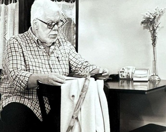 VELÓRIO DE MANOEL CARLOS: RESTRIÇÕES E HOMENAGENS