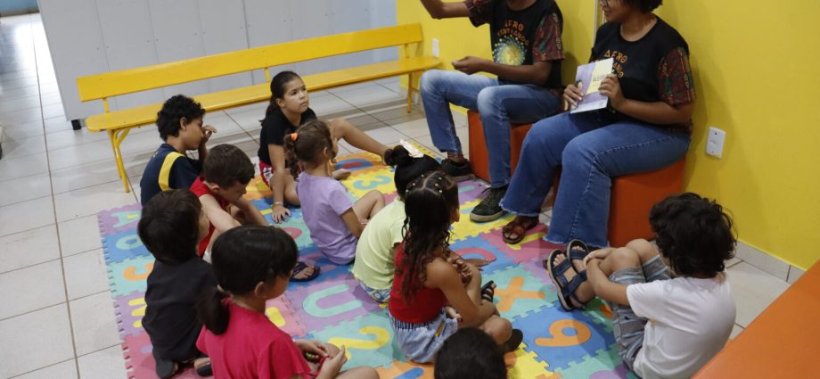 ‘Leiturinha’ volta a encantar crianças na Biblioteca Municipal de Ilha Solteira