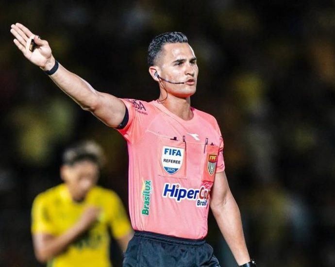 ÁRBITRO POLÊMICO NO CLÁSSICO PALMEIRAS X SÃO PAULO