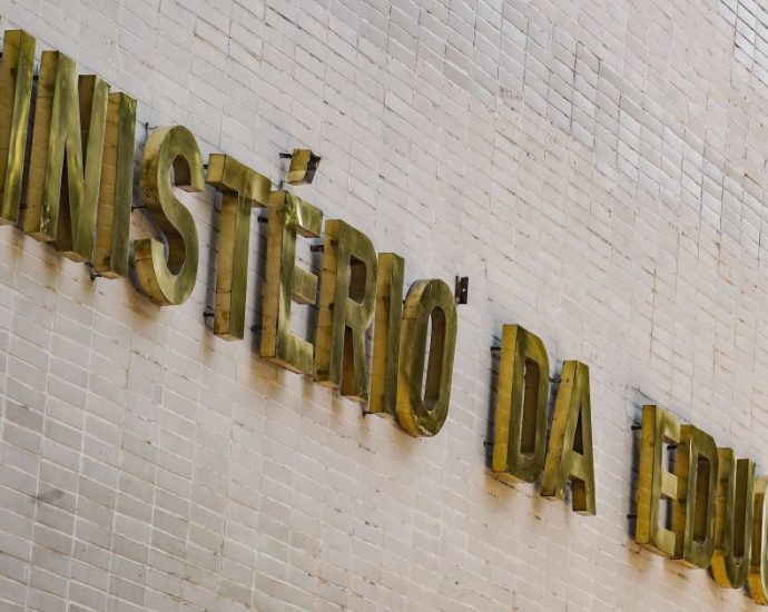 PISO SALARIAL DOS PROFESSORES: REAJUSTE DE 5,4%