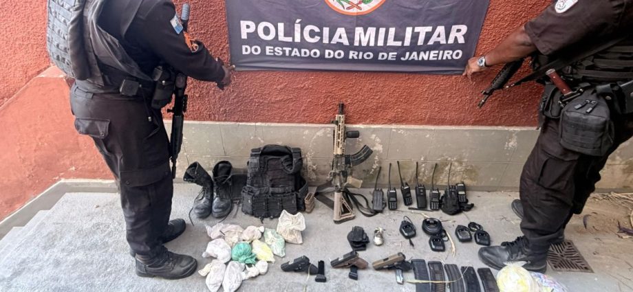 POLÍCIA MILITAR LIBERTA REFÉNS EM NITERÓI