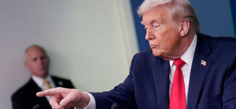 NAVIOS MILITARES DOS EUA RUMAM PARA O IRÃ