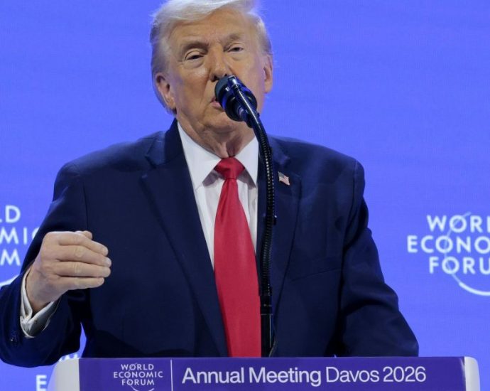 TARIFAS: TRUMP DEFENDE MEDIDAS PARA A ECONOMIA DOS EUA