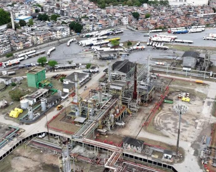 REFIT ACIONA JUSTIÇA PARA SUSPENDER INTERDIÇÃO TOTAL