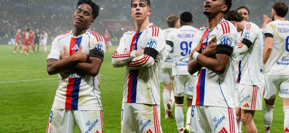 ENDRICK BRILHA E LYAN VENCE BREST NO FRANCÊS