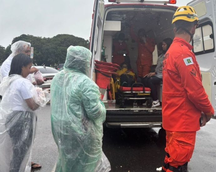 RAIO ATINGE ATO DE NIKOLAS FERREIRA EM BRASÍLIA