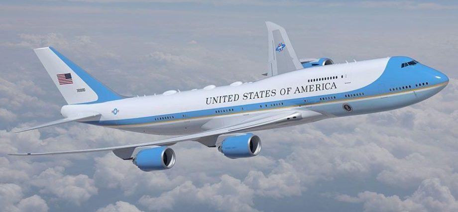 AIR FORCE ONE: PROBLEMA MECÂNICO NO VOO OFICIAL
