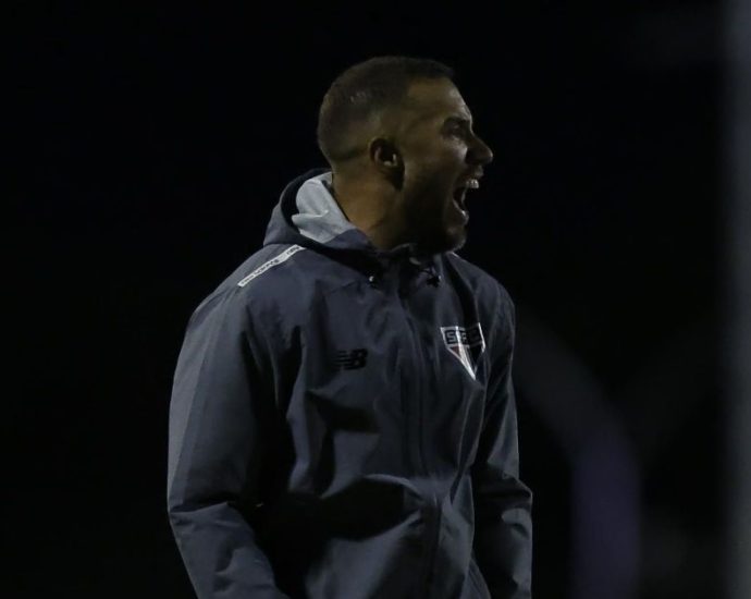 REMOÇÃO DO TÉCNICO ALLAN BARCELLOS NO SÃO PAULO