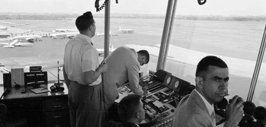 OVNIS: EUA PERSEGUIRAM OBJETOS DESCONHECIDOS EM 1952