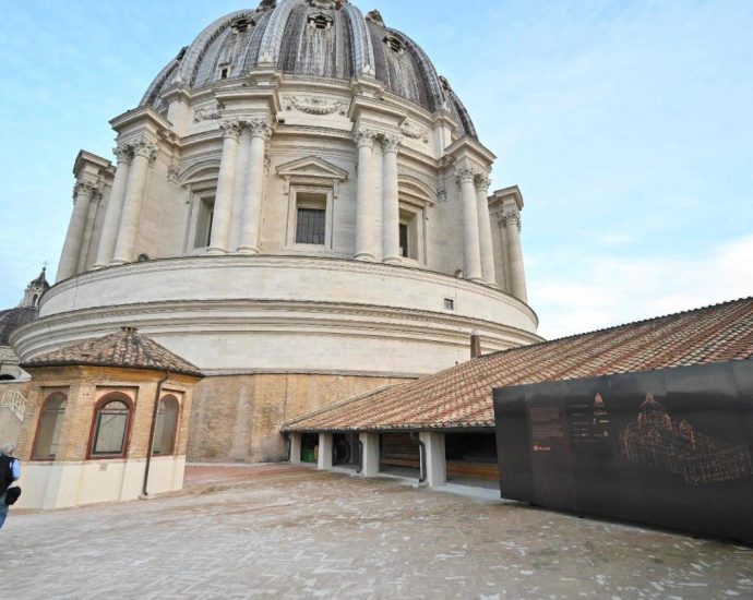 DIREITOS DOS FUNCIONÁRIOS: VATICANO MANTÉM PORTAS ABERTAS