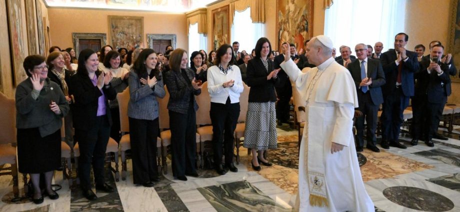 DIALOGAR DE FORMA AUTÊNTICA: O PAPEL DO PAPA