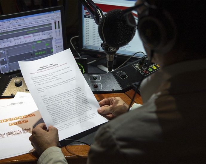 HEBDOMADA PAPAE: BOLETIM EM LATIM DA RÁDIO VATICANO